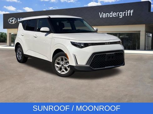 Used 2025 Kia Soul LX image 1