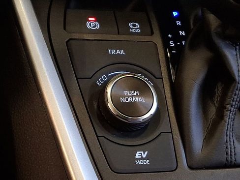 Used 2024 Toyota RAV4 LE image 23