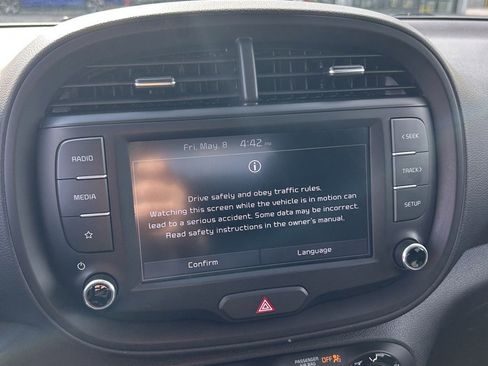 Used 2024 Kia Soul LX w/ Option Group 015 FWD image 16