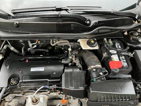 Used 2017 Honda CR-V LX image 3