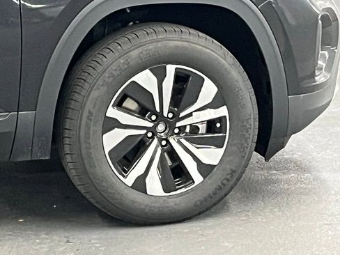 New 2026 Volkswagen Atlas Cross Sport SE image 39