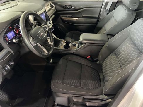 Used 2023 GMC Acadia SLE image 3