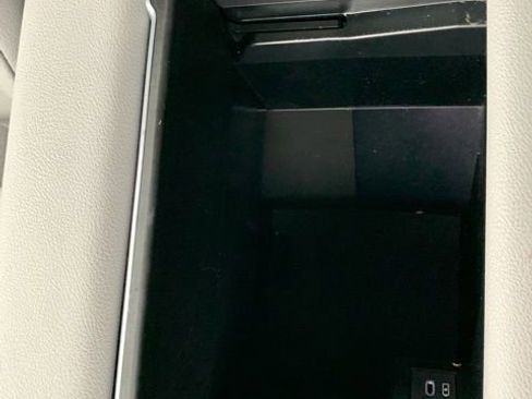 Used 2025 Toyota Sienna XLE image 24