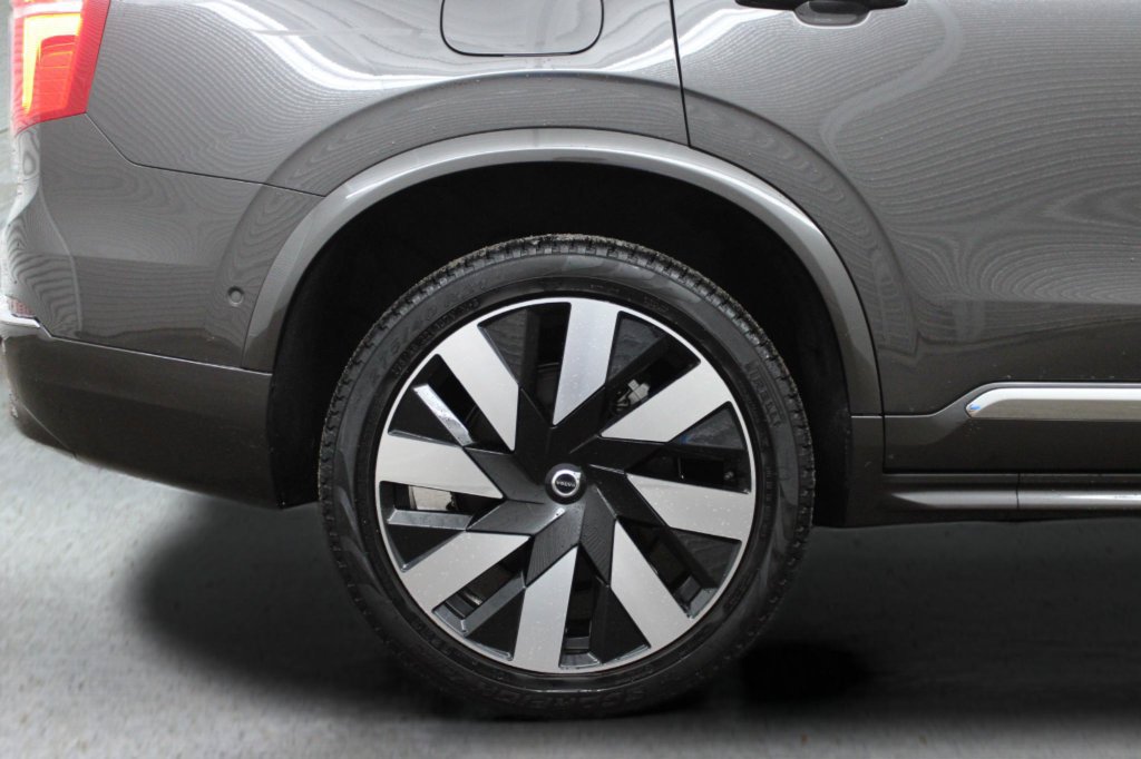 Used 2023 Volvo XC90 T8 Ultimate w/ Protection Package Premier AWD/4WD image 12