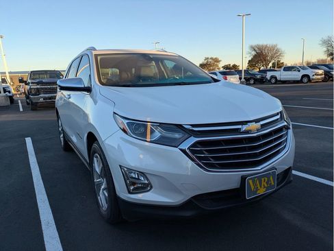 Used 2018 Chevrolet Equinox Premier image 2