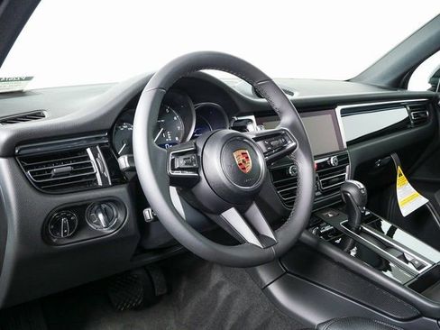 New 2026 Porsche Macan image 4