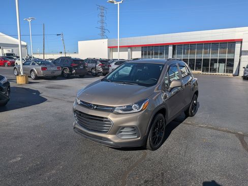 Used 2022 Chevrolet Trax LT w/ Sport Edition image 4