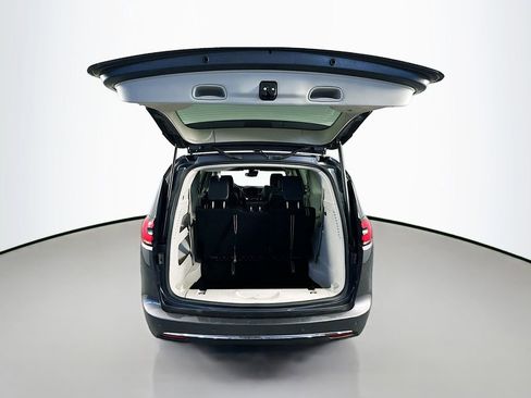 Used 2023 Chrysler Pacifica Touring-L FWD image 28