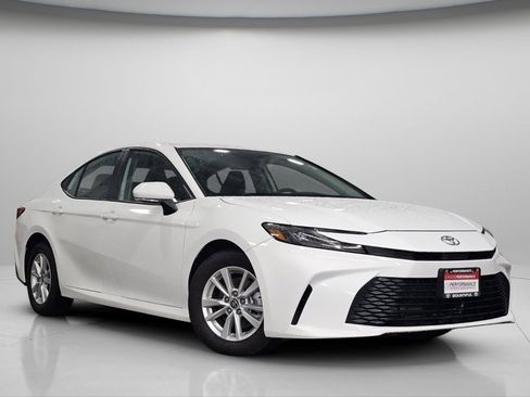 Used 2025 Toyota Camry LE FWD image 2