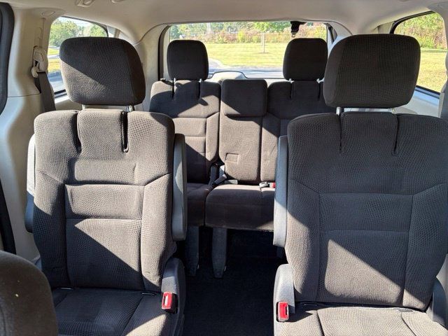 Used 2016 Dodge Grand Caravan SXT w/ UConnect Hands-Free Group FWD image 14