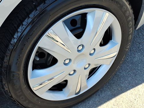Used 2015 Toyota Corolla LE FWD image 10