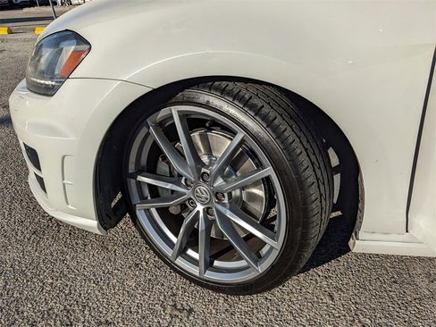 Used 2017 Volkswagen Golf R 4-Door image 35