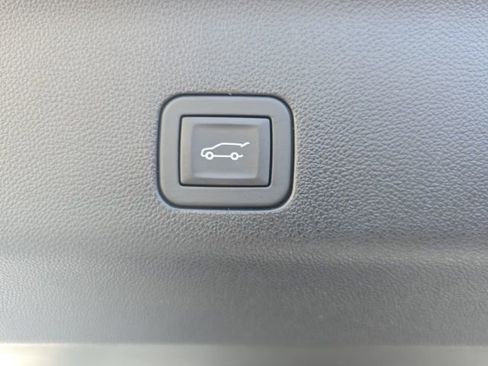 Used 2024 Chevrolet Suburban Z71 w/ Luxury Package image 12