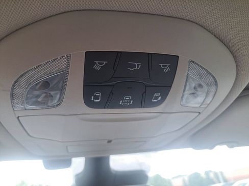 Used 2021 Chrysler Pacifica Touring-L FWD image 18