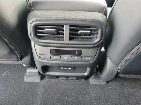 New 2025 Honda Pilot Touring image 11