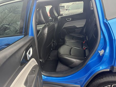 Used 2025 Jeep Compass Limited image 14