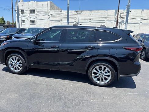Used 2026 Toyota Highlander Limited AWD/4WD image 7