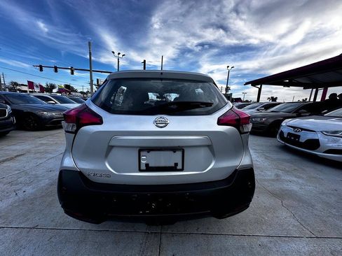 Used 2020 Nissan Kicks S FWD image 7