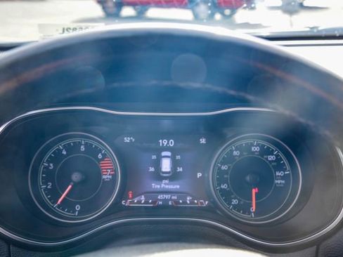 Used 2019 Jeep Cherokee Limited w/ Technology Group image 27