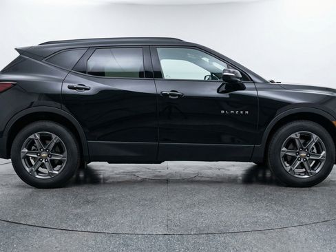 Used 2025 Chevrolet Blazer LT FWD image 11