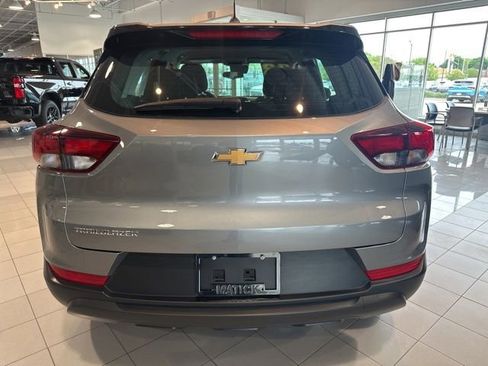 Used 2023 Chevrolet TrailBlazer LS FWD image 4