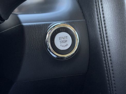 Used 2023 Nissan Armada SL w/ Captain's Chairs Package image 18