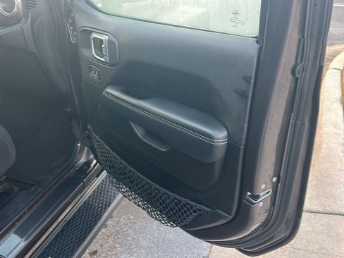 Used 2020 Jeep Wrangler Unlimited Sahara image 14