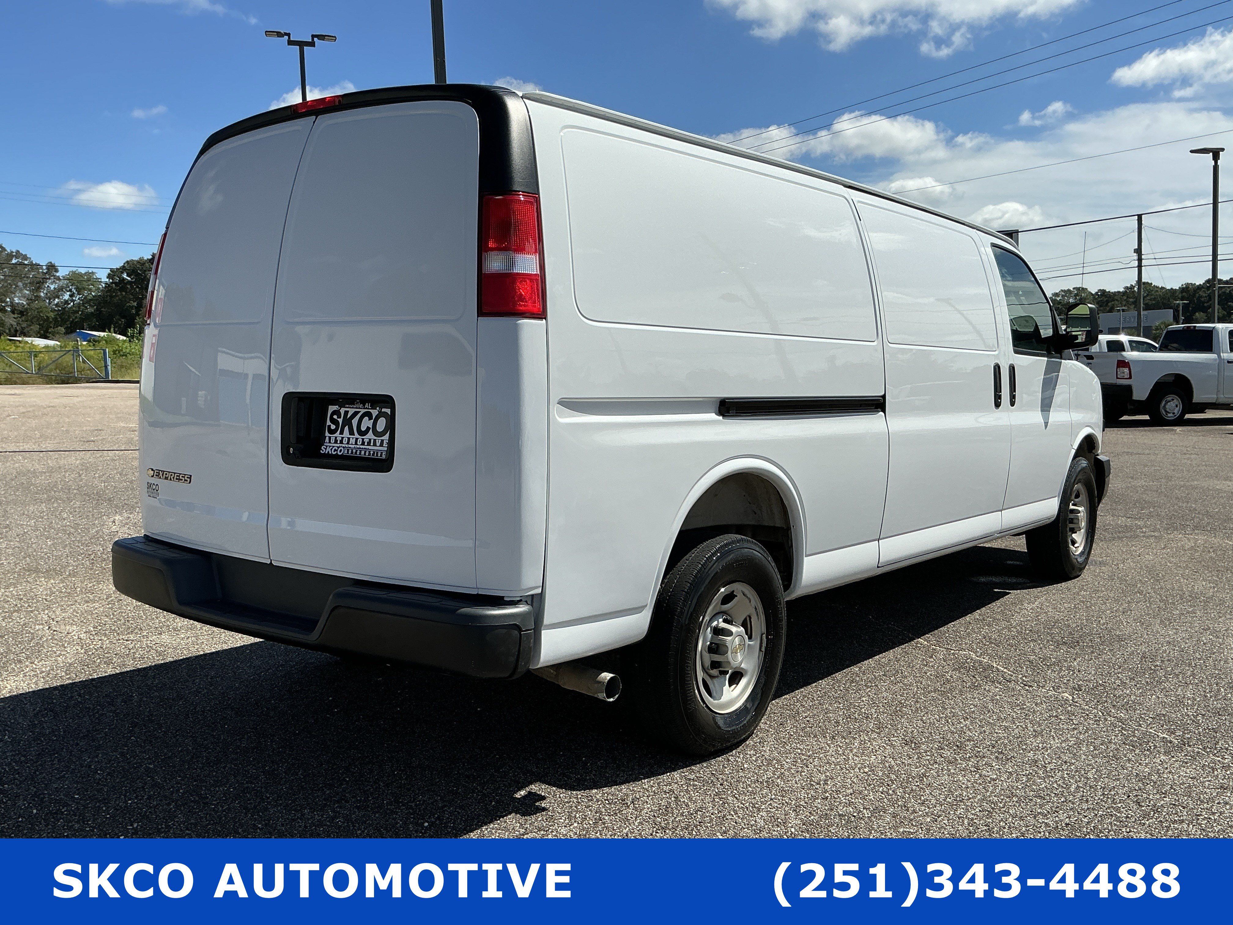 Used 2025 Chevrolet Express 2500 Extended w/ Driver Convenience Package RWD image 5