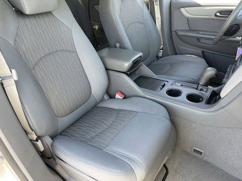 Used 2017 Chevrolet Traverse LS FWD image 10