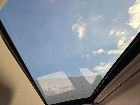 Used 2025 Nissan Sentra SV w/ SV Premium Package image 27