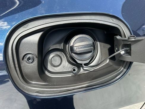 Used 2025 Porsche Cayenne E-Hybrid Coupe image 37