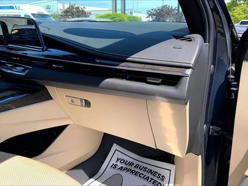 Used 2021 Cadillac Escalade Premium Luxury AWD/4WD image 16