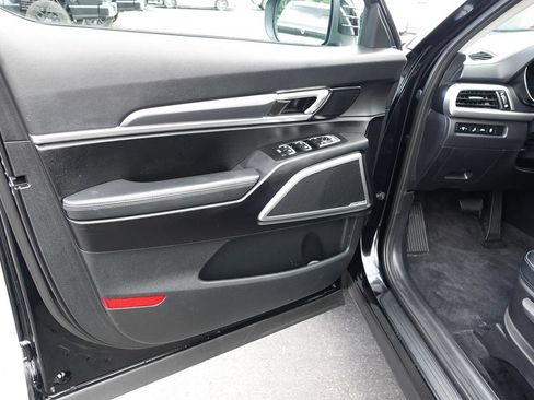 Used 2020 Kia Telluride LX AWD/4WD image 16