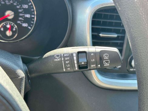 Used 2020 Kia Sorento LX image 24