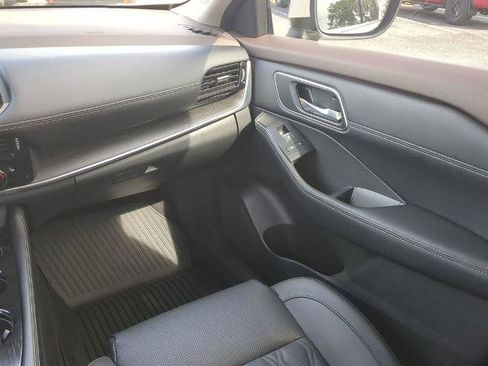 Certified 2023 Nissan Rogue Platinum w/ Platinum Premium Package FWD image 17