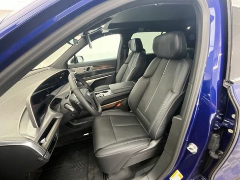 Used 2026 Cadillac Vistiq Sport w/ LPO, Floor Liner Package AWD/4WD image 15