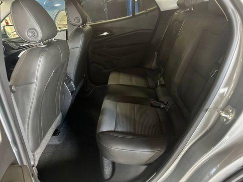 Used 2025 Chevrolet Trax LT FWD image 25