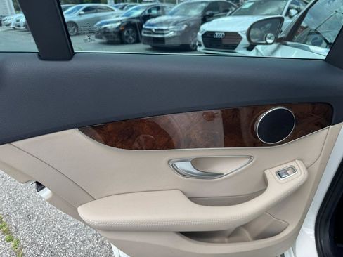 Used 2017 Mercedes-Benz C 300 Sedan image 24