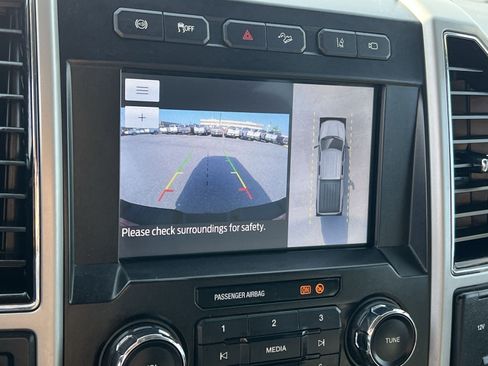 Used 2020 Ford F250 Lariat w/ Lariat Ultimate Package AWD/4WD image 19