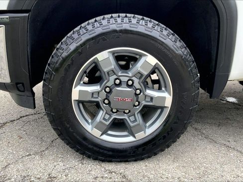 Used 2024 GMC Sierra 2500 SLE w/ SLE Value Package; AWD/4WD image 9
