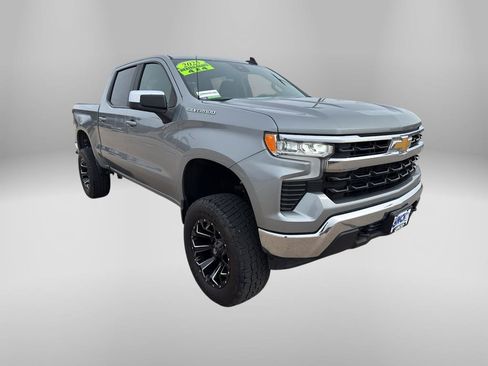 Used 2025 Chevrolet Silverado 1500 LT image 7