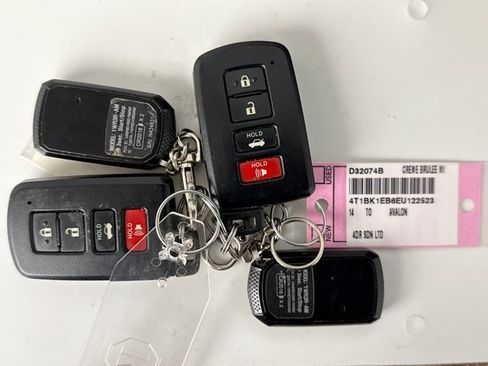 Used 2014 Toyota Avalon Limited FWD image 10
