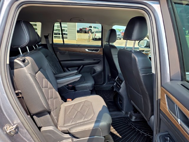 Used 2024 Volkswagen Atlas SE AWD/4WD image 12