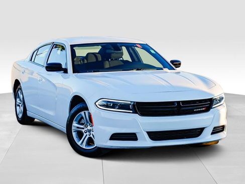 Used 2023 Dodge Charger SXT image 2