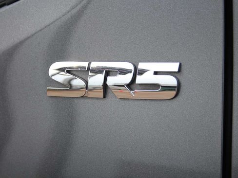 Used 2021 Toyota Tacoma SR5 AWD/4WD image 7