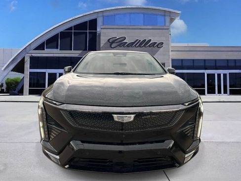 Used 2026 Cadillac Optiq Sport 2 RWD image 2