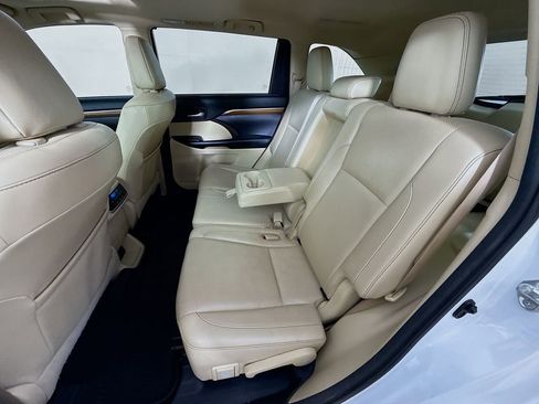 Used 2018 Toyota Highlander Limited image 24
