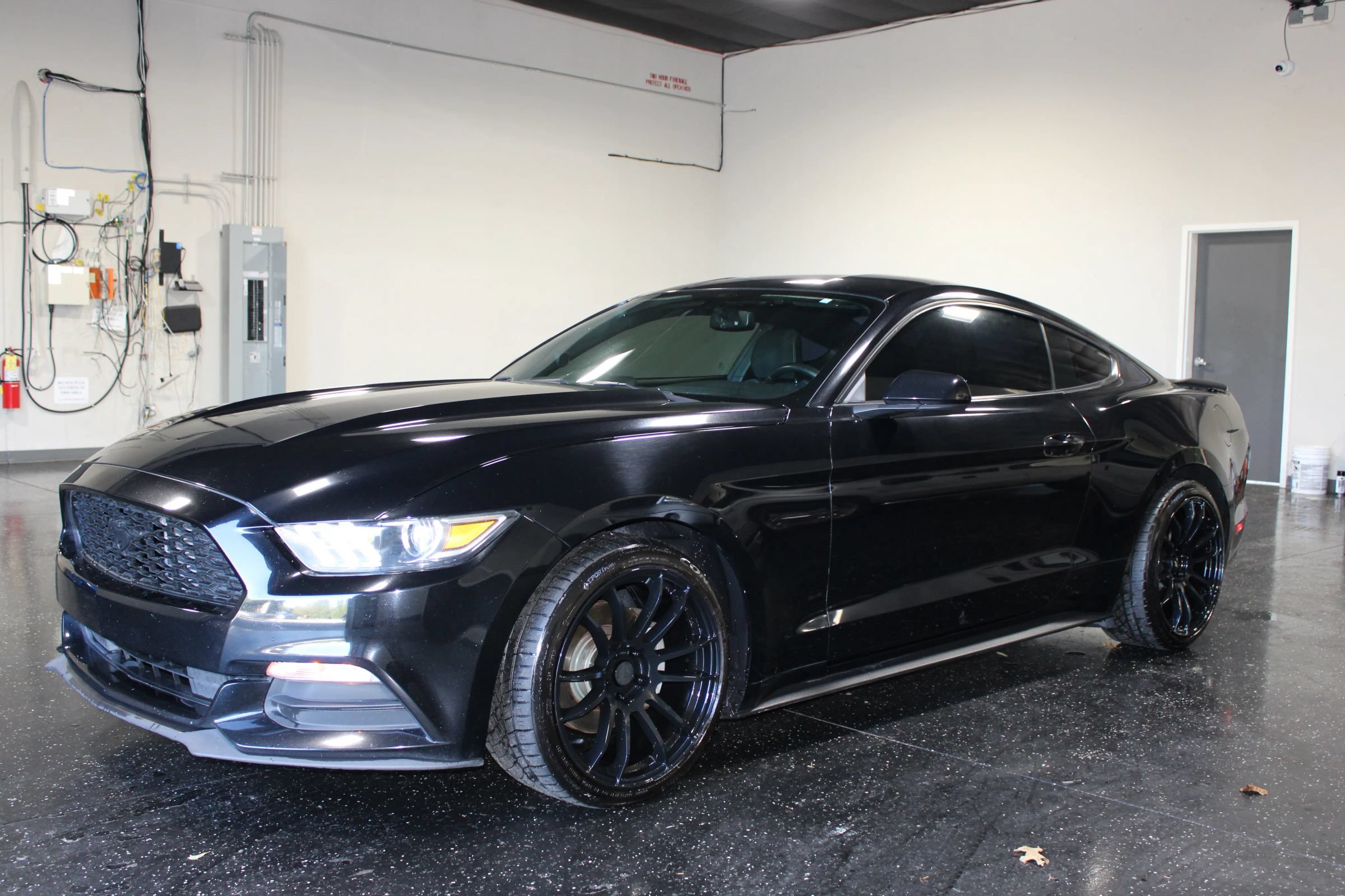 Used 2016 Ford Mustang Coupe RWD image 8