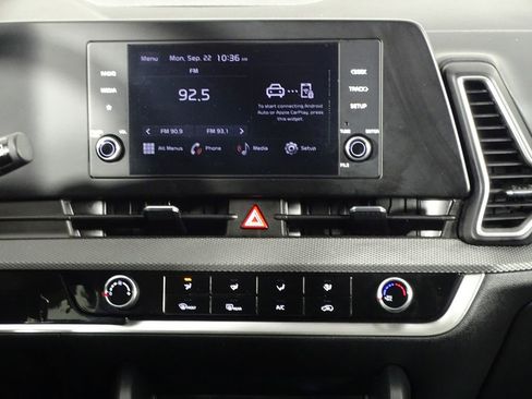 Used 2024 Kia Sportage LX image 29