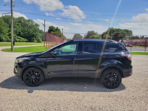 Used 2017 Ford Escape SE w/ Equipment Group 201A AWD/4WD image 4